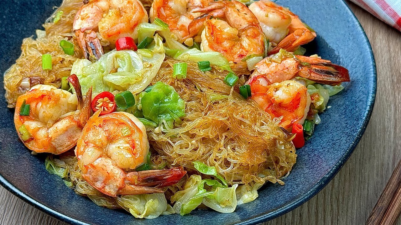 Жареная вермишель с креветками и овощами | Легкий рецепт лапши