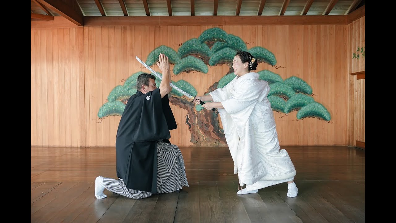【家族婚フォトウェディング】別府・神和苑｜日本×トルコ国際結婚｜能楽堂に映える白無垢