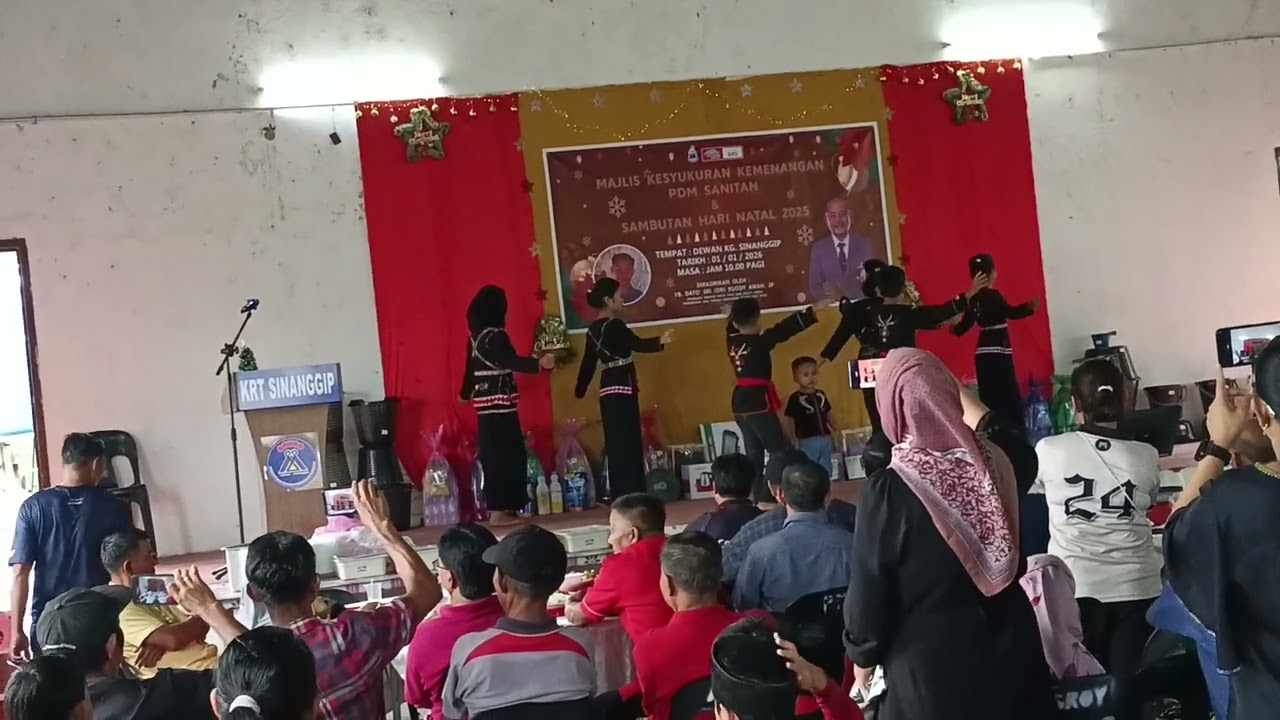 TARIAN MONGIGOL DAN MANGANDAK DARI GENERASI MUDA DAN DIIRINGI MUZIK PINAKANG. 