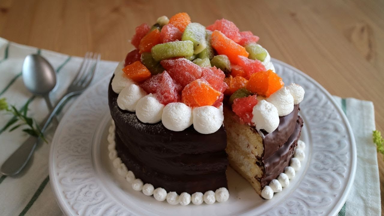 Chocolate  Cake with Fruit フルーツたっぷり～チョコのかかったケーキ