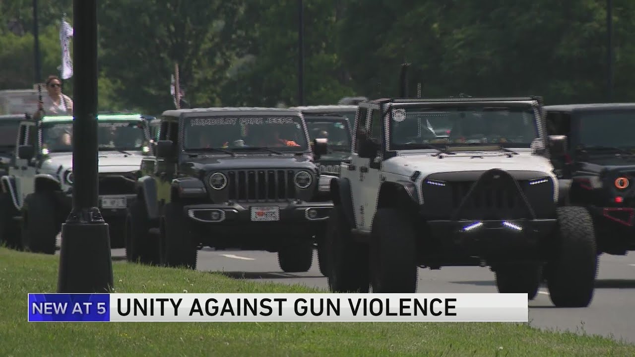 Dozens of Jeeps unite in Chicago to call for an end to gun violence