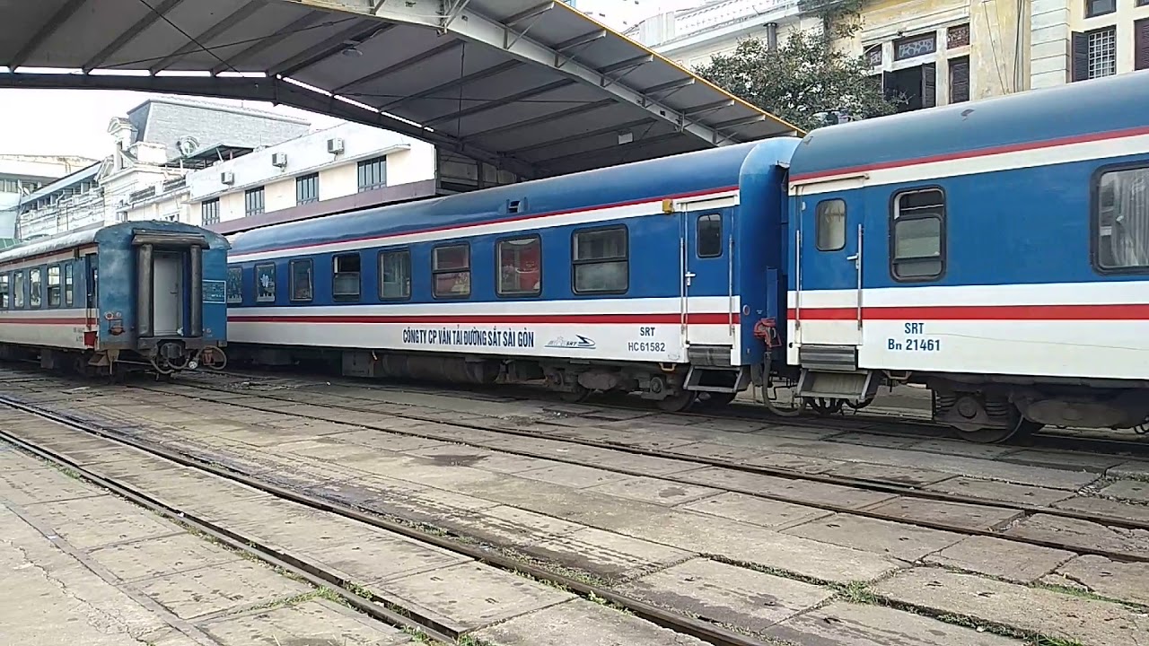 D12E-660 dồn dịch SE3/4 từ đường 3 sang đường 1 Ga Hà Nội