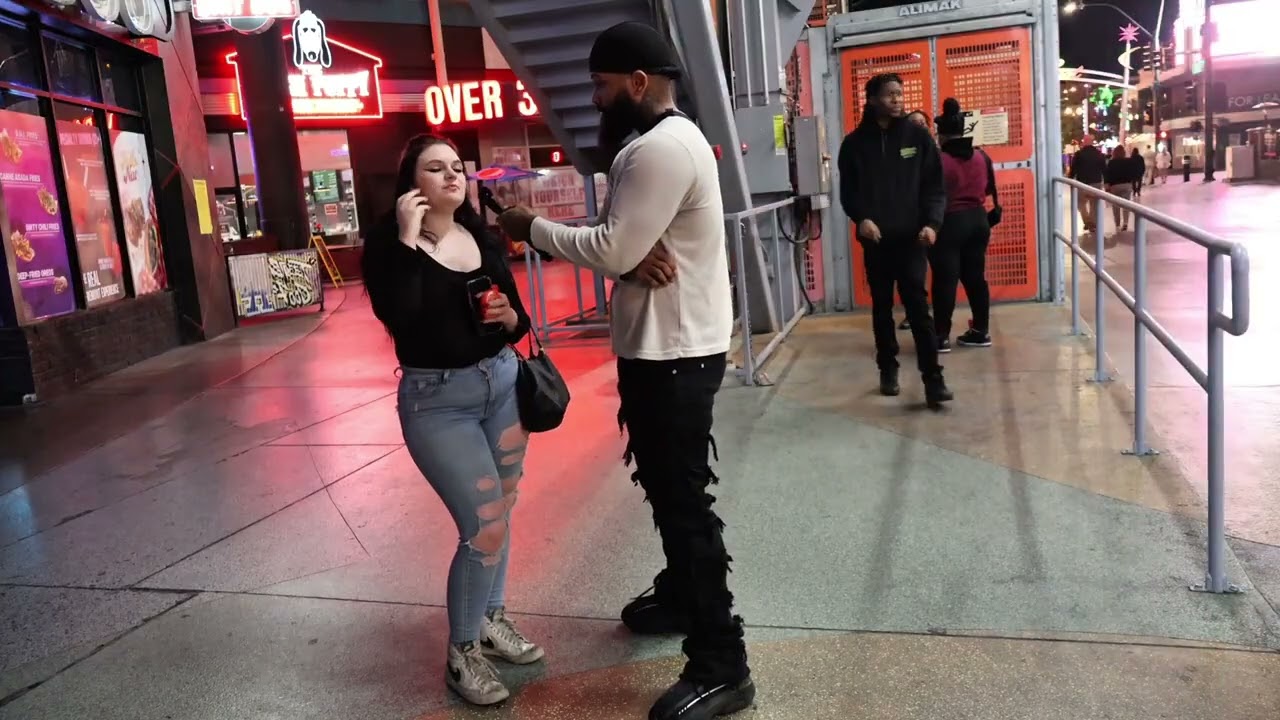 “She’s Not Easy” (But Standards Don’t Exist Anymore)| Fremont Las Vegas 