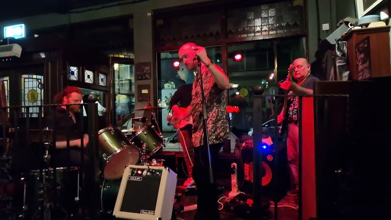 Messin With The Kid - The Gareth Hughes Blues Band