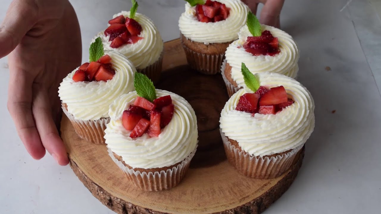 Strawberries and Cream Cupcakes