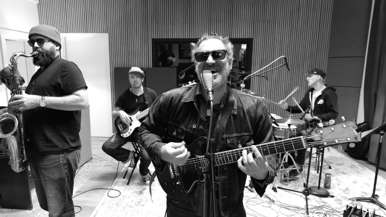 Darrin James Band - Crazy World (Live)