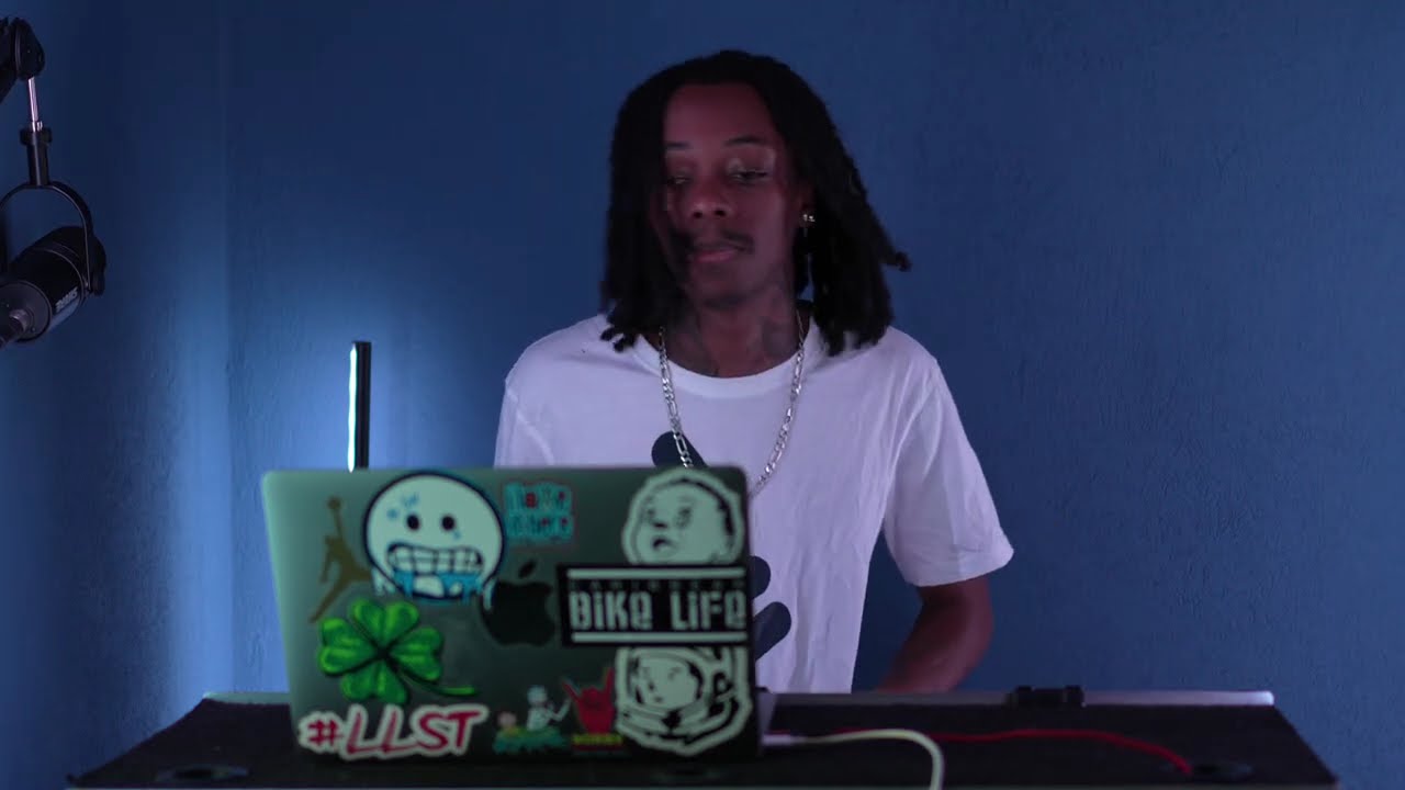 DJ Barri Goes Through RnB Classics