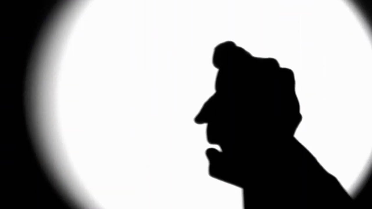 Talented Man Creates Mesmerising Hand Shadows