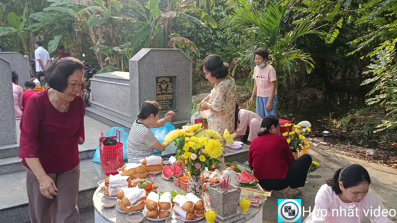MÙNG 1 TẾT VIẾNG MỘ ÔNG BÀ