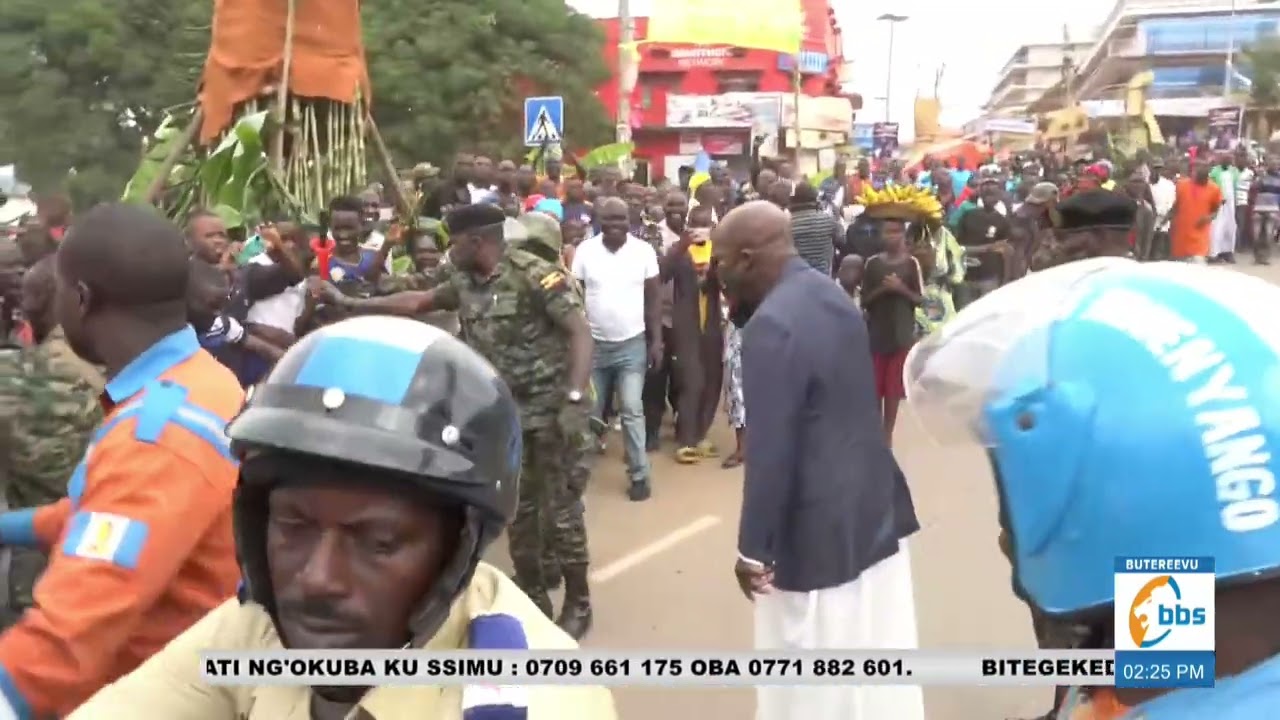 Kabaka asiimye natambuza ebigere mu Masaka, abantu nebafa essanyu