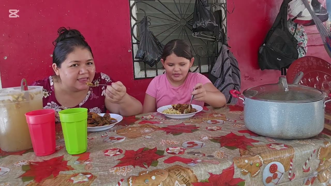 Y asi disfrutamos nuestra comida acompañada de nuestros fresquito de tamarindo 😋😋😋