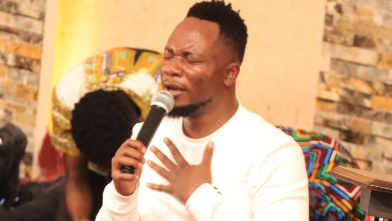 SOAK IN THE PRESENCE OF GOD WITH ANDREW NGELELO #worshipfromhome @worshipmoment @prayersongs