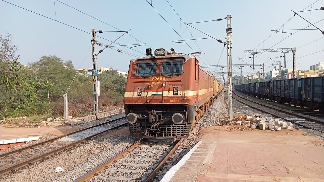 Arrival of 17063 Manmad Kacheguda Ajanta Express(Last ICF Run and end of 2024) || Indian Railways