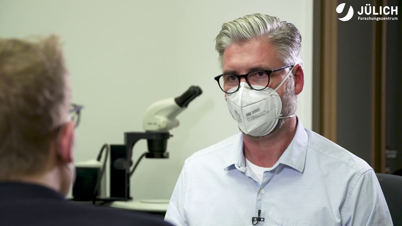 Serie zum Strukturwandel: Teil 5 - Unterm Super-Mikroskop: Materialien für Batterien und Computer