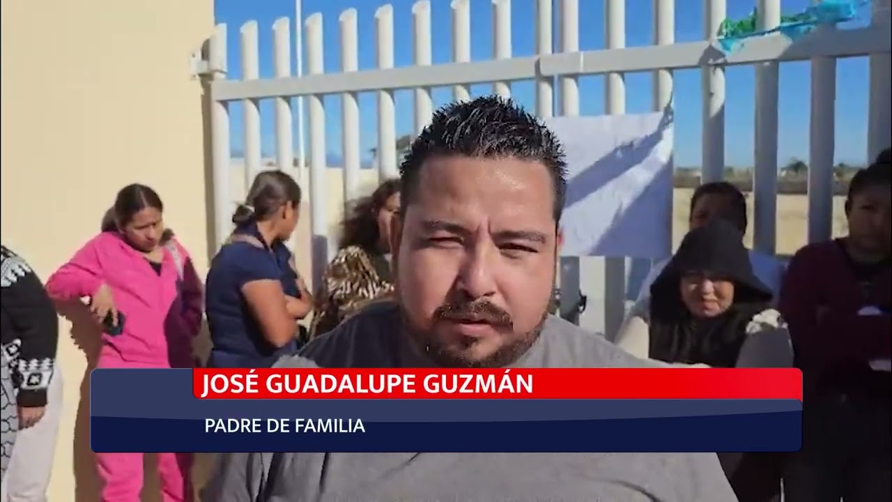 Cierran padres de familia escuela  Salvador Castro Ojeda en La Ballena