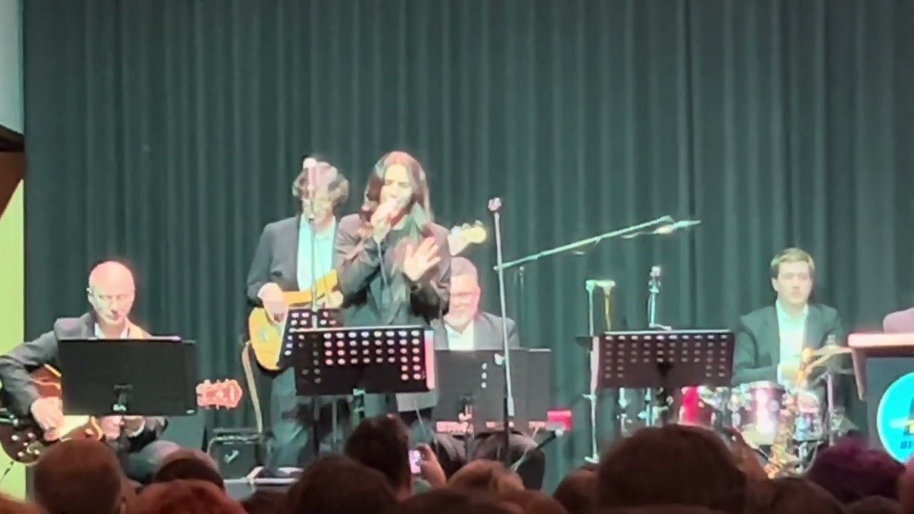 Tabatabai Nejad Flóra és a Deák Big Band - A Natural Woman (live)