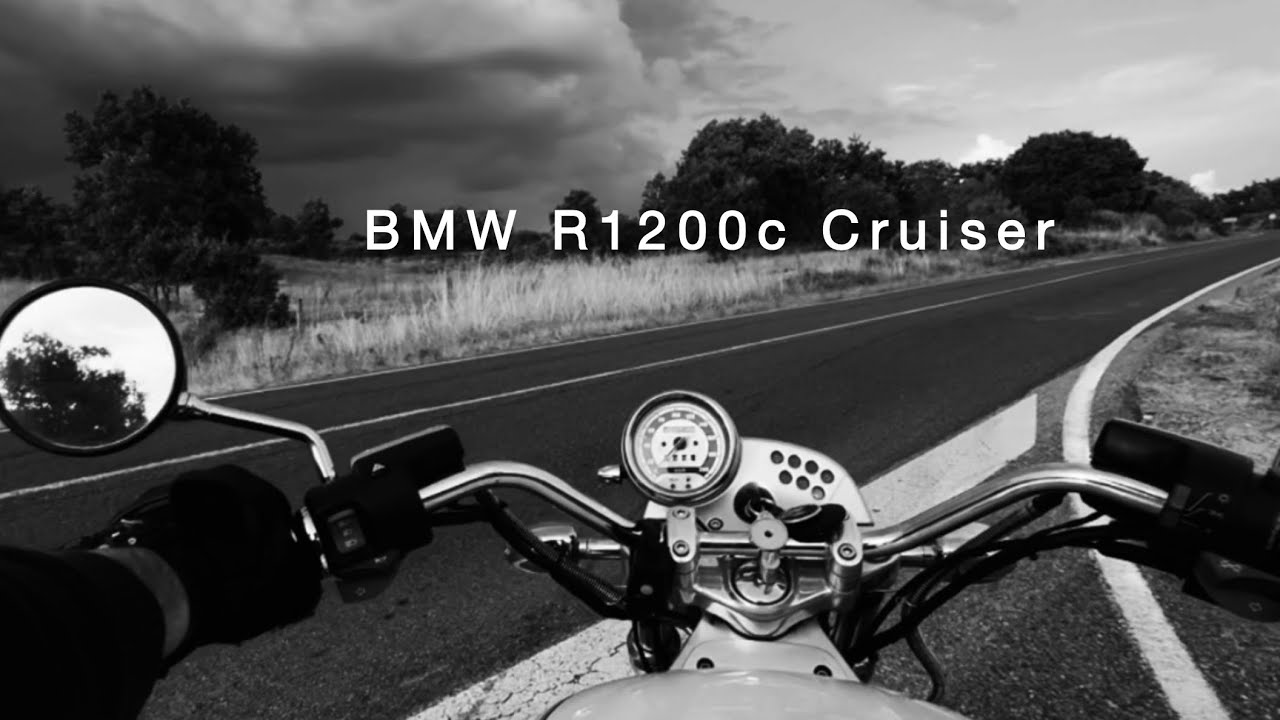BMW R1200C – Otoño en blanco y negro | La calma del asfalto