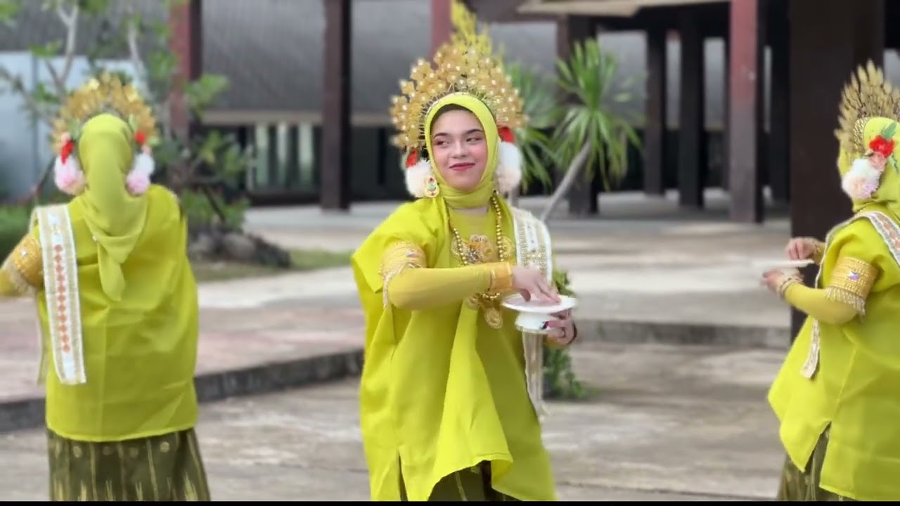 Tari Paduppa by Sanggar Seni Ikambe
