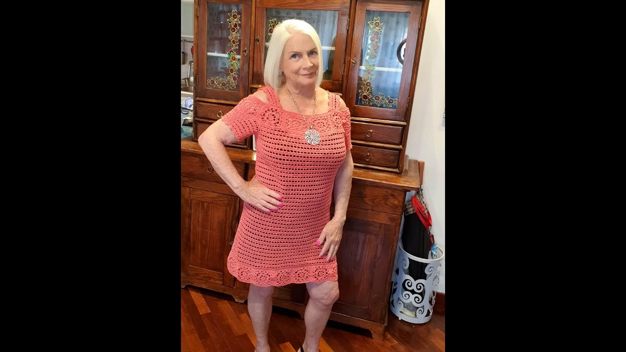 Abito all'uncinetto Rosa corallo con mattonelle granny