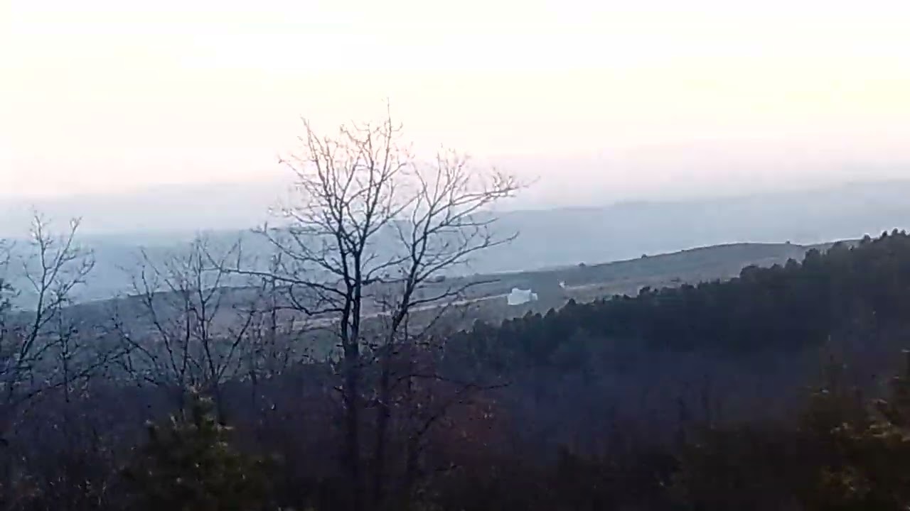 Sierra de Pelarda y a lo lejos Santuario de la Virgen de Pelarda Teruel