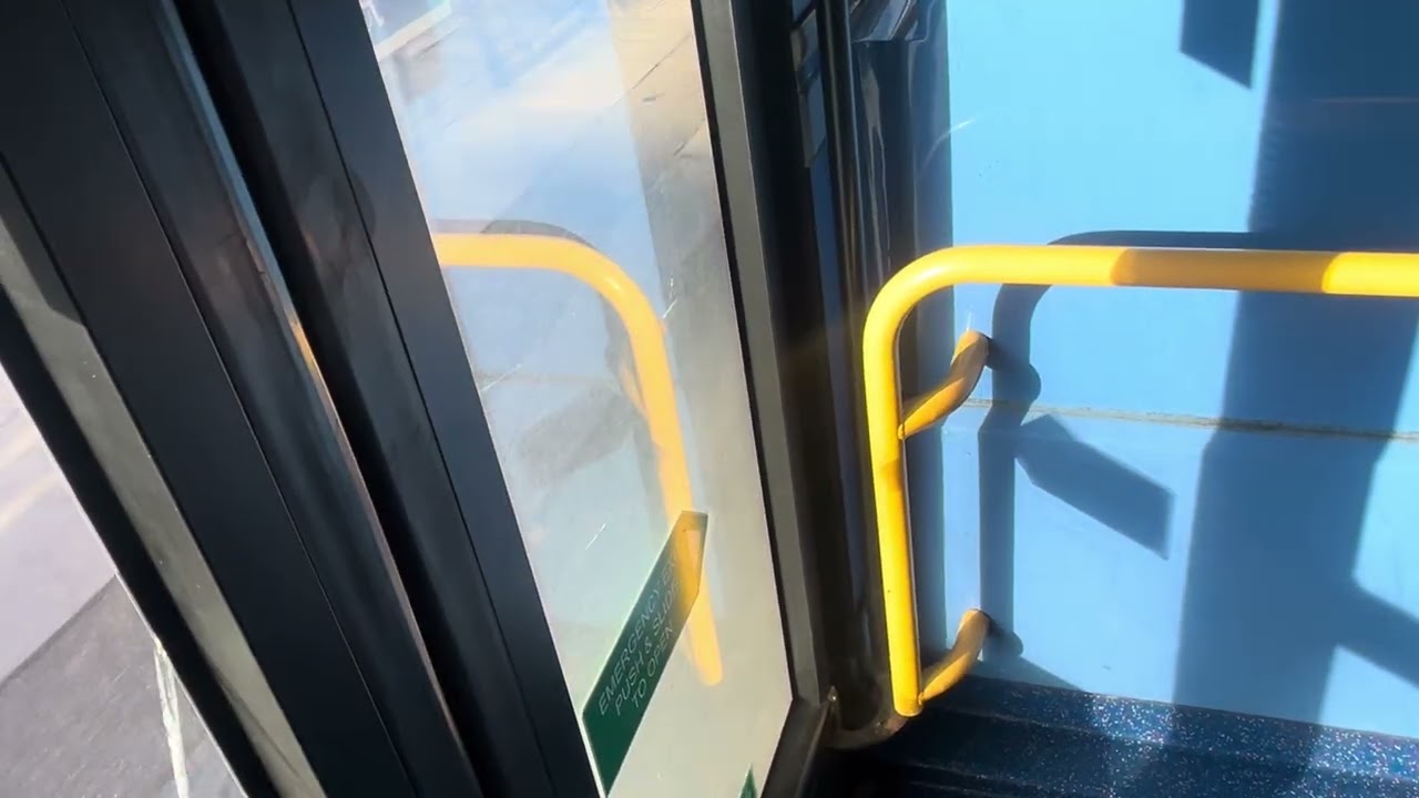 [*Congestion*] A journey onboard the route 107 (LF68PXR VMH2539)