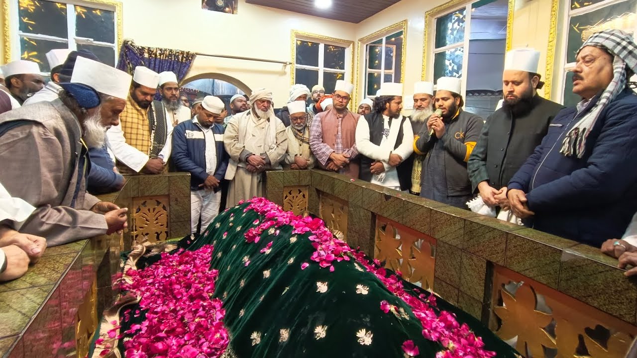 25th Urs e Sanadul Auliya Sarkar Mein Chadar Poshi Ka Noorani Manzar 