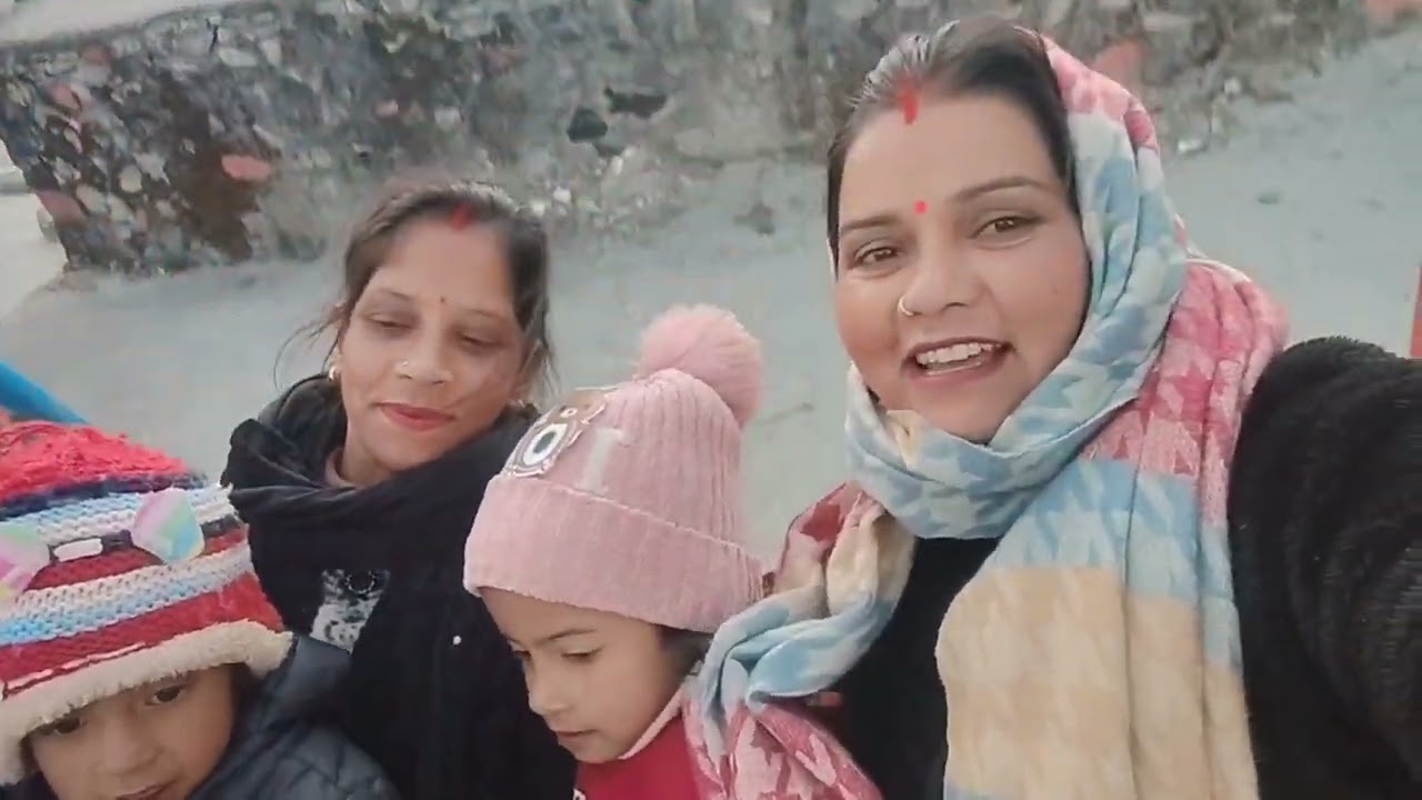 Masti majak 🥰🥰🥰bache ke sath jhule me ll babita rana ll Tehri Garhwal 