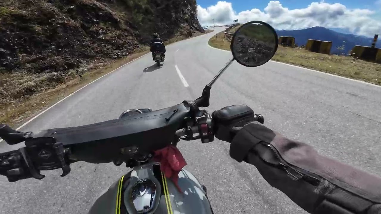 RIDING THROUGH NATHULA PASS|HONDACB350RS|THE 300 GUY|EAST SIKKIM #youtube #minivlog #travel #explore