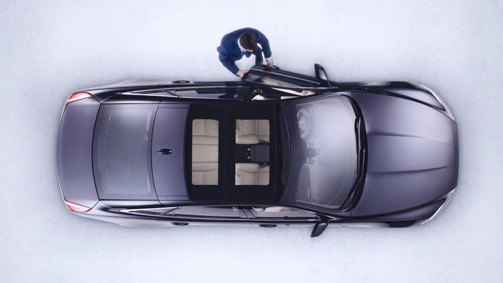 Jaguar XJ | Функция закрывания автомобиля без ключа