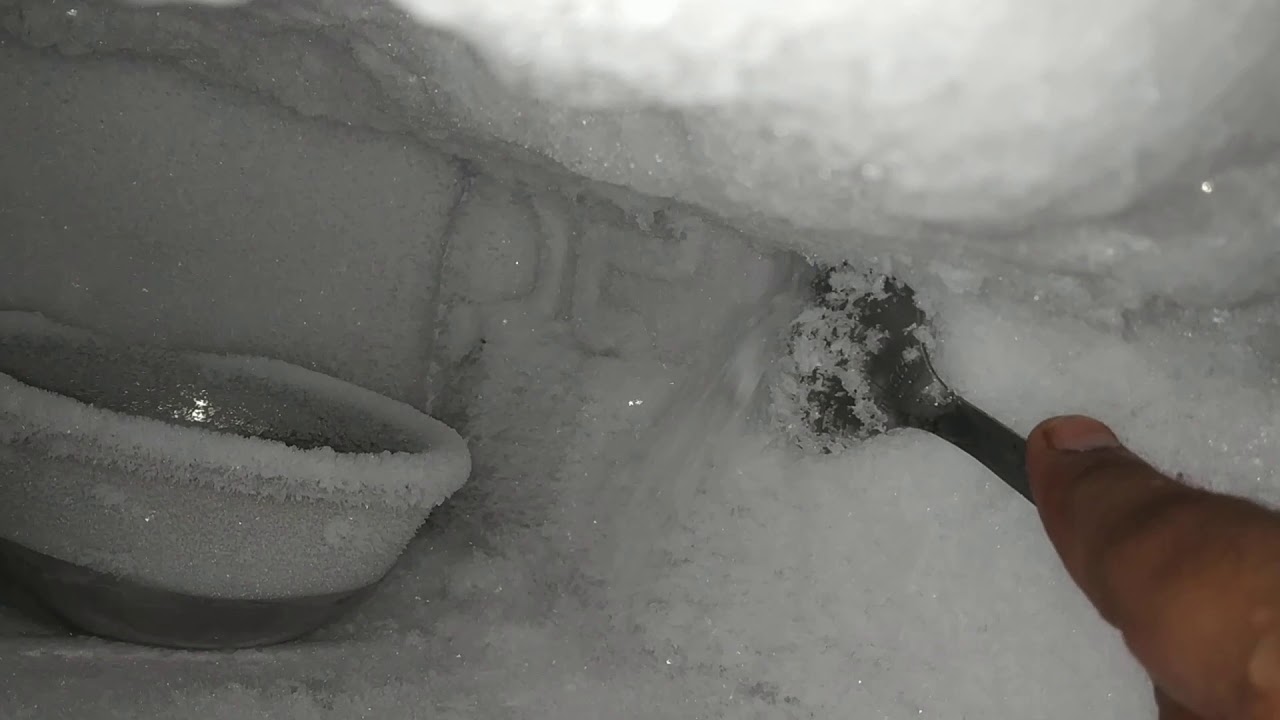 ASMR/ Freezer Frost/Scrapping my Freezer ❄️❄️