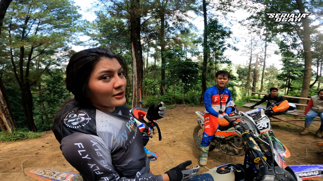 BEGINI CERITANYA ADELA DW NGETRAIL DI JALUR HAMBALANG PAS LICIN LICINNYA..