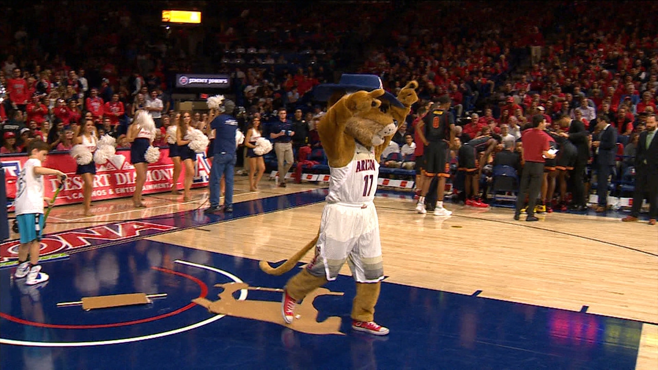 Student Section Challenge: Wilbur breaks out of a Trojan horse, ZonaZoo goes wild