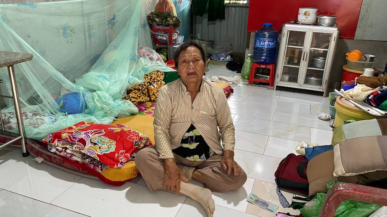 Đôi vợ chồng nghèo vật chất nhưng giàu lòng nhân ái, thương người dưng như mẹ ruột