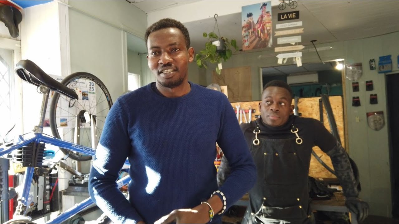 Mohamed ouvre son magasin de réparation de vélos à Montpellier