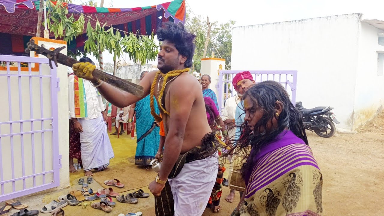 పెళ్లిలో బీరప్ప స్వామికి గజ కట్టిన వీడియో-beerappa swamy ki gajja kattina videos-beerappa kathalu