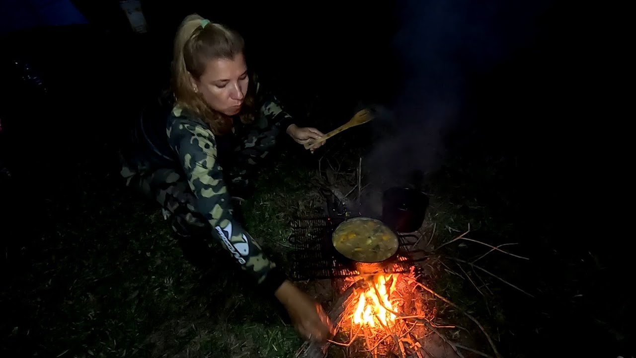 Acampamento perfeito na beira de rio Eu posso viver em uma lugar assim por um mês.