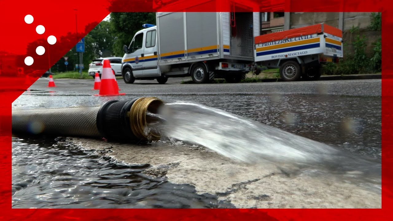 Maltempo a nord di Milano: le idrovore della Protezione civile al lavoro nei palazzi allagati