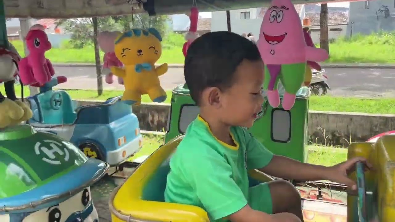 Keenan naik odong odong di CFD Vida 