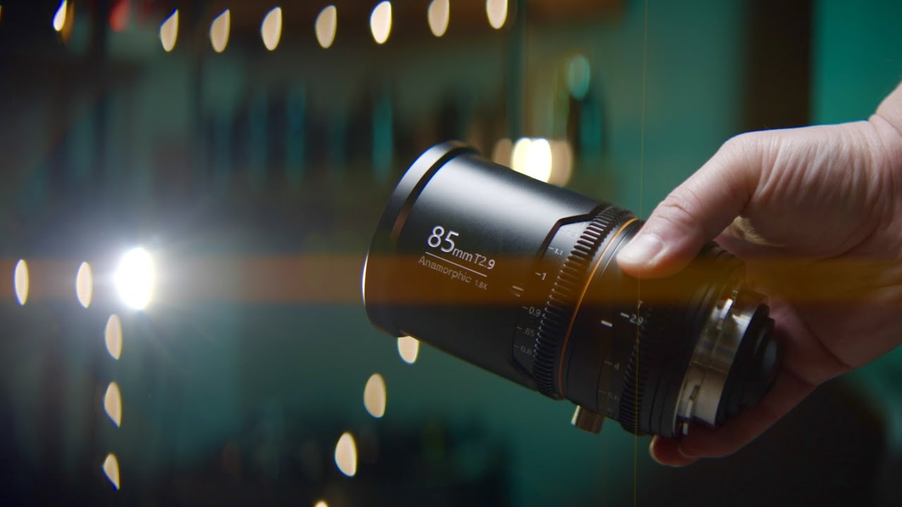 An anamorphic lens with Great Joy 至乐 85mm T2.9 1.8X全画幅变形镜头