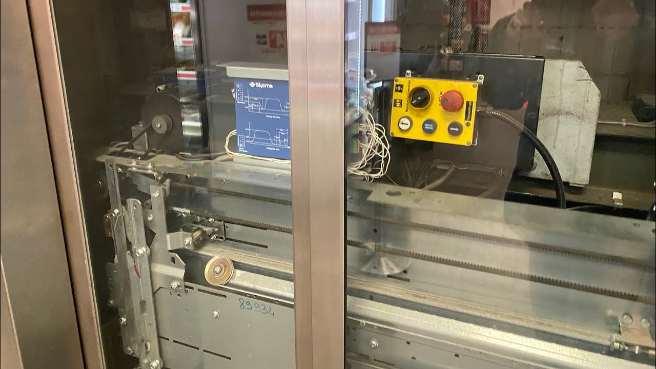 Présentation d’un ascenseur mod pourri par du ThyssenKrupp ￼￼avec du Vega Monoprix 📍 Enghien France 