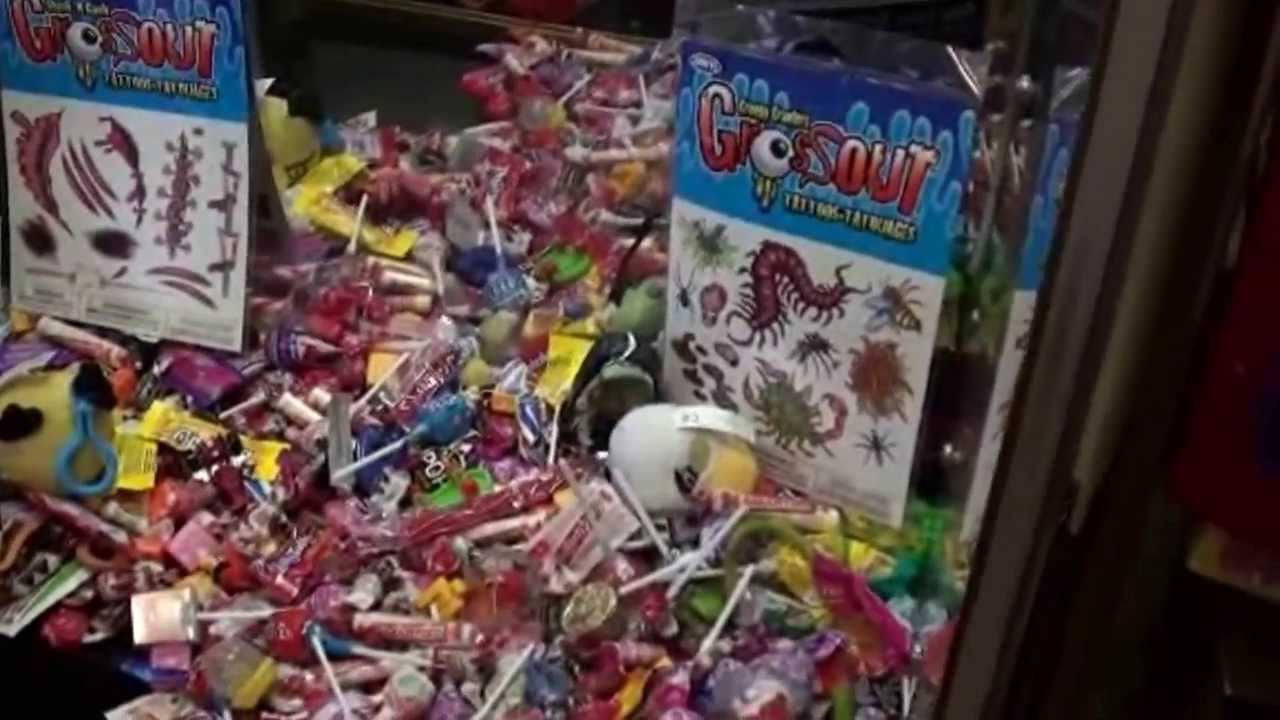 #5 WINNING at Landon's claw machine!
