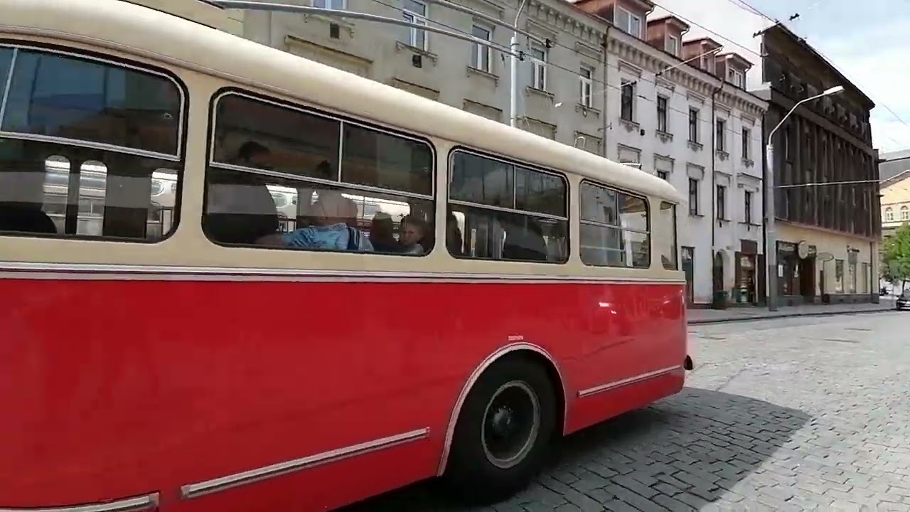 Historický trolejbus Škoda 9Tr evč. 323