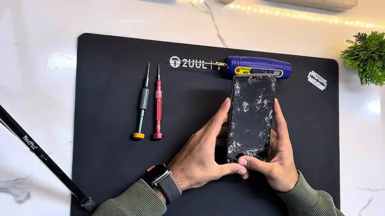 iPhone 11 Pro Max Screen Replacement - mobilc clinic