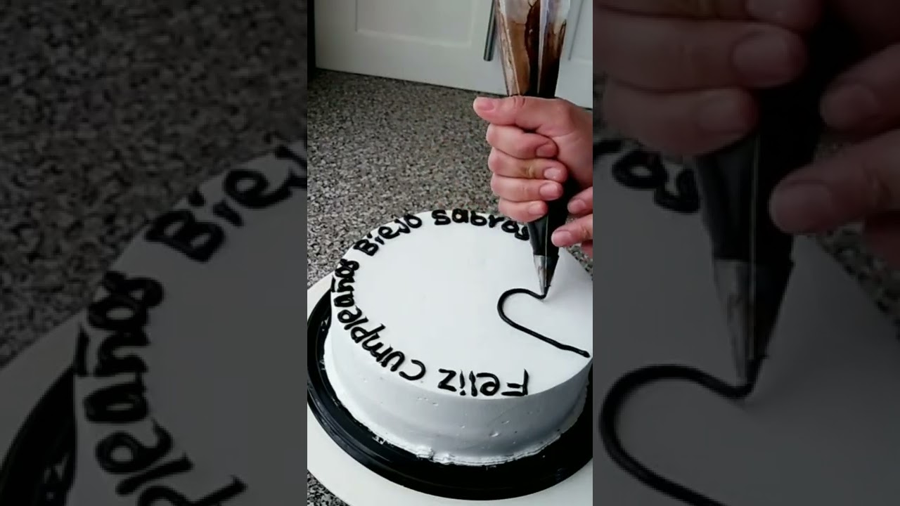 c&oacute;mo escribir en un pastel ,  la palabra VIEJO , est&aacute;  escrita con 