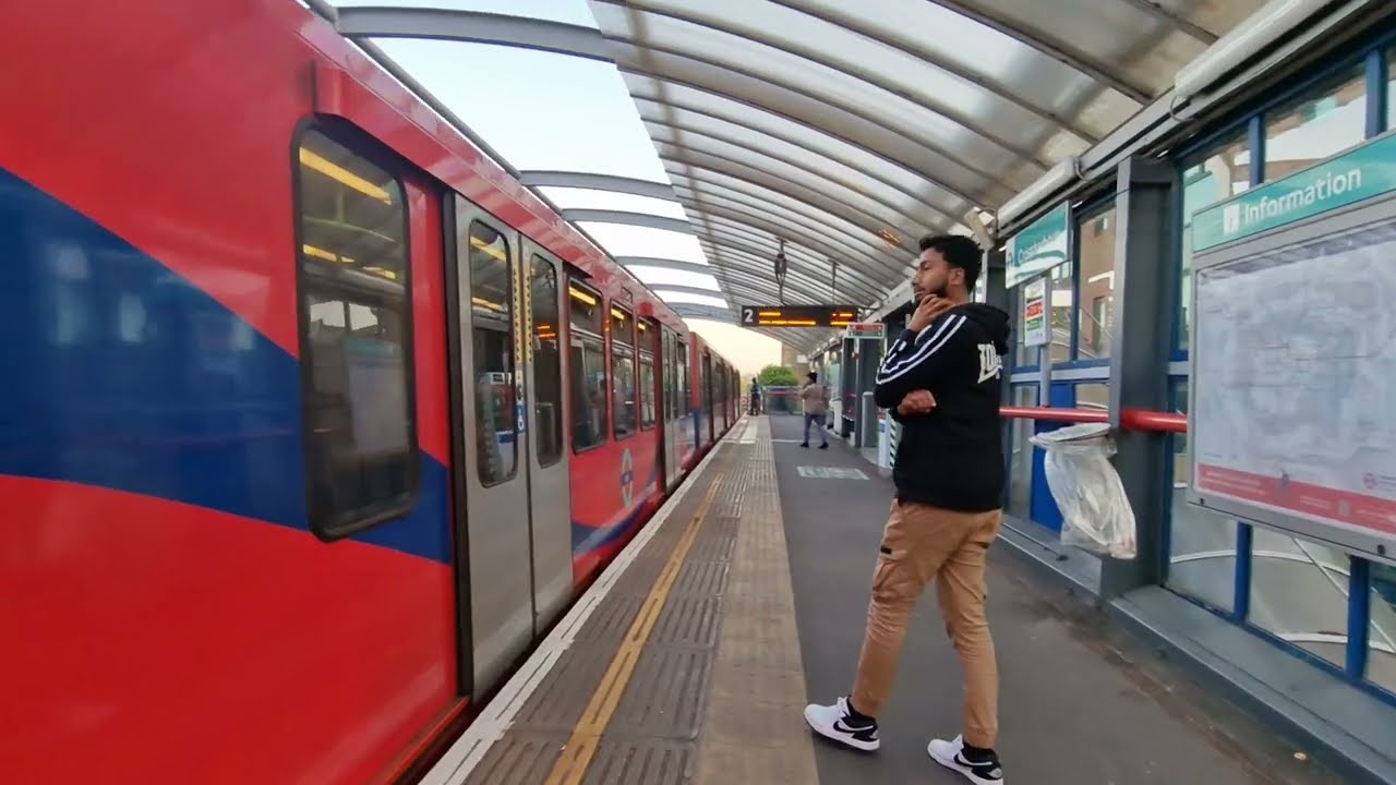 CROSSHARBOUR DLR Station (2025)