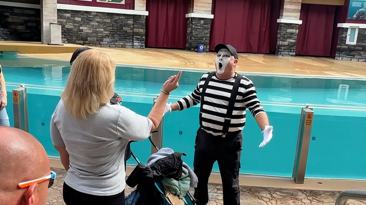 Mime TOM Making Everyone Laugh at SeaWorld Orlando
