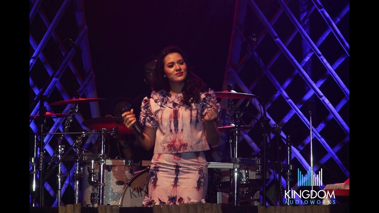 MANGGUNG KONDISI SAKIT, BEGINILAH GAYA RAMBUT RAISA