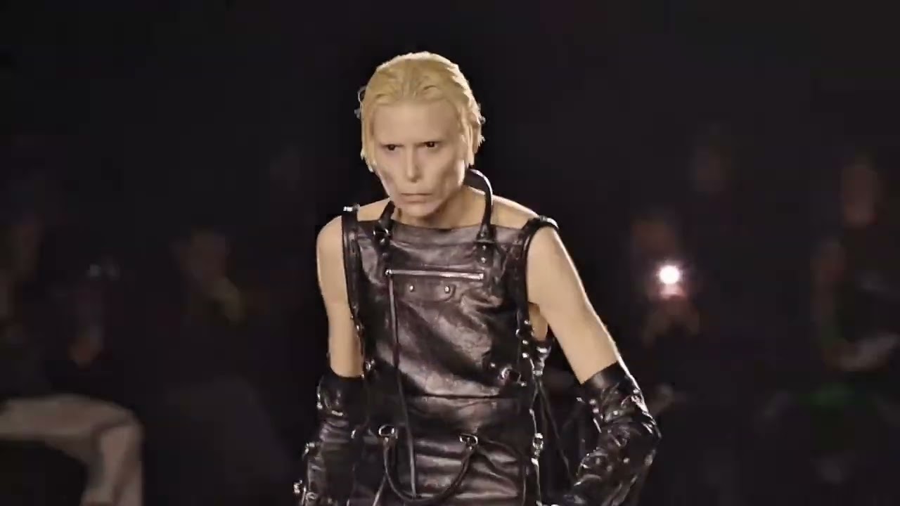 Balenciaga Dystopian | SesiEscola 