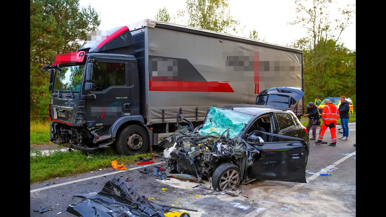 Tödlicher Unfall 68-jährige Autofahrerin stirbt nach Frontalzusammenstoß mit Lkw Velten