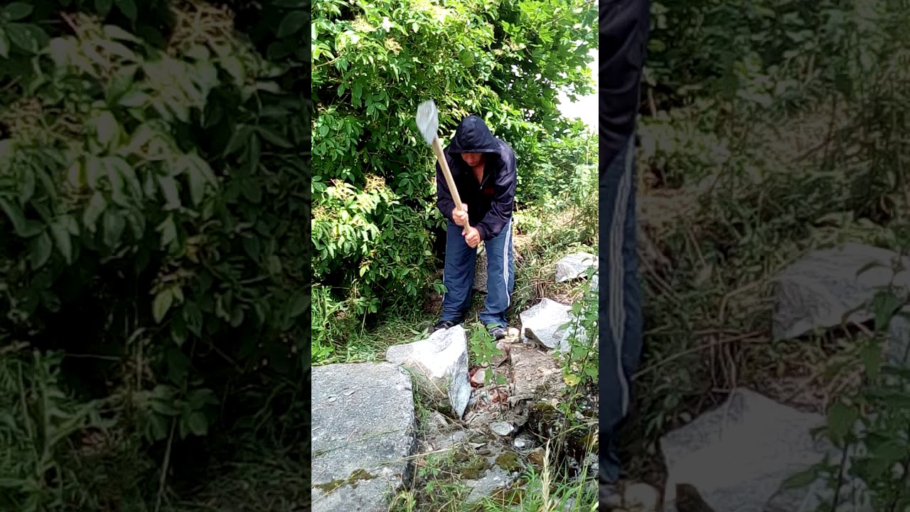 Łupanie 300 kg kamienia polnego młotem 10 kg
